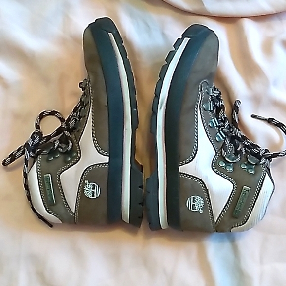 Women's Timberland hiking boots or shoes brown pinkish peach size 7.5. - Picture 4 of 13